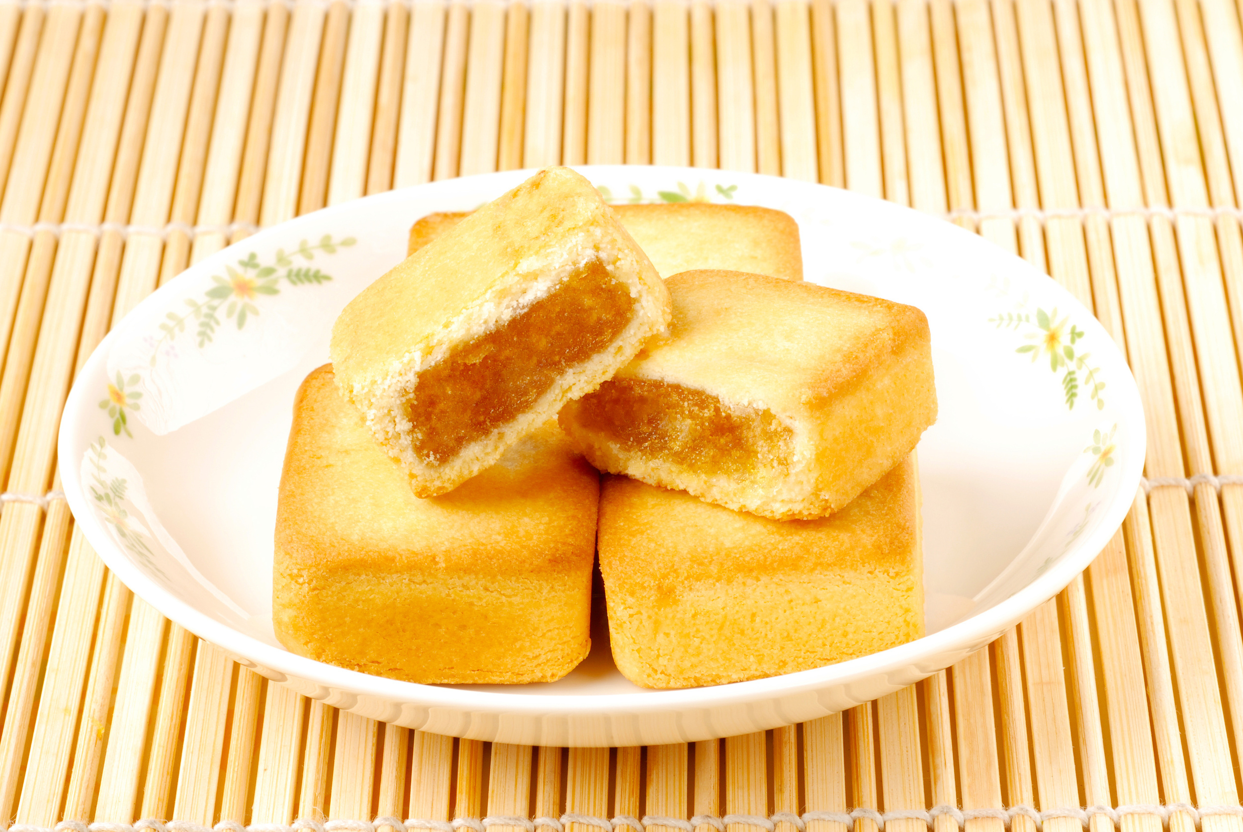 <p>Just look at these adorable little pineapple cakes from Taiwan! Known as <em>fènglísū</em> locally, they have a buttery, shortbread-like exterior that’s packed with a dense filling of fresh pineapple — <a href="https://www.kaveyeats.com/an-authentic-taiwanese-pineapple-cake-recipe"><span>this recipe from Kavey Eats</span></a> calls for 3 cups of the fruit!</p><p><a href='https://www.msn.com/en-us/community/channel/vid-cj9pqbr0vn9in2b6ddcd8sfgpfq6x6utp44fssrv6mc2gtybw0us'>Follow us on MSN to see more of our exclusive lifestyle content.</a></p>