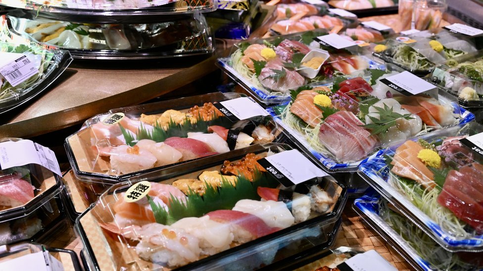 海產進口禁令給壽司店等日本料理餐廳帶來貨源壓力。