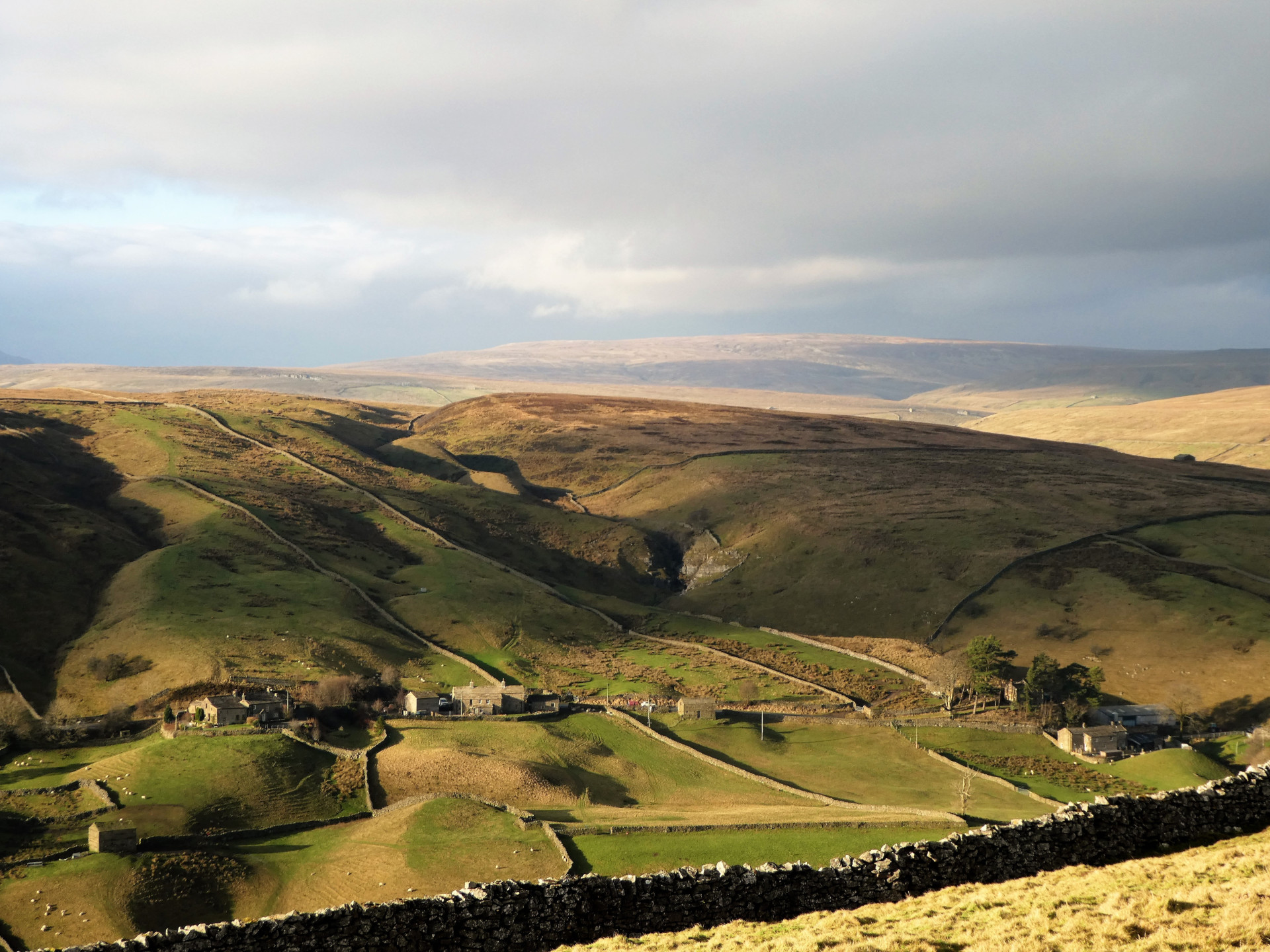 Driving through Swaledale, you can admire the rolling farmland and small communities.<p><a href="https://www.msn.com/en-us/community/channel/vid-7xx8mnucu55yw63we9va2gwr7uihbxwc68fxqp25x6tg4ftibpra?cvid=94631541bc0f4f89bfd59158d696ad7e">Follow us and access great exclusive content every day</a></p>