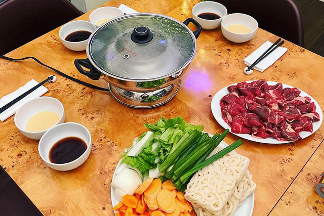 The Aroma Electric Hot Pot Makes Makes Weeknight Meals Easy — and Fun