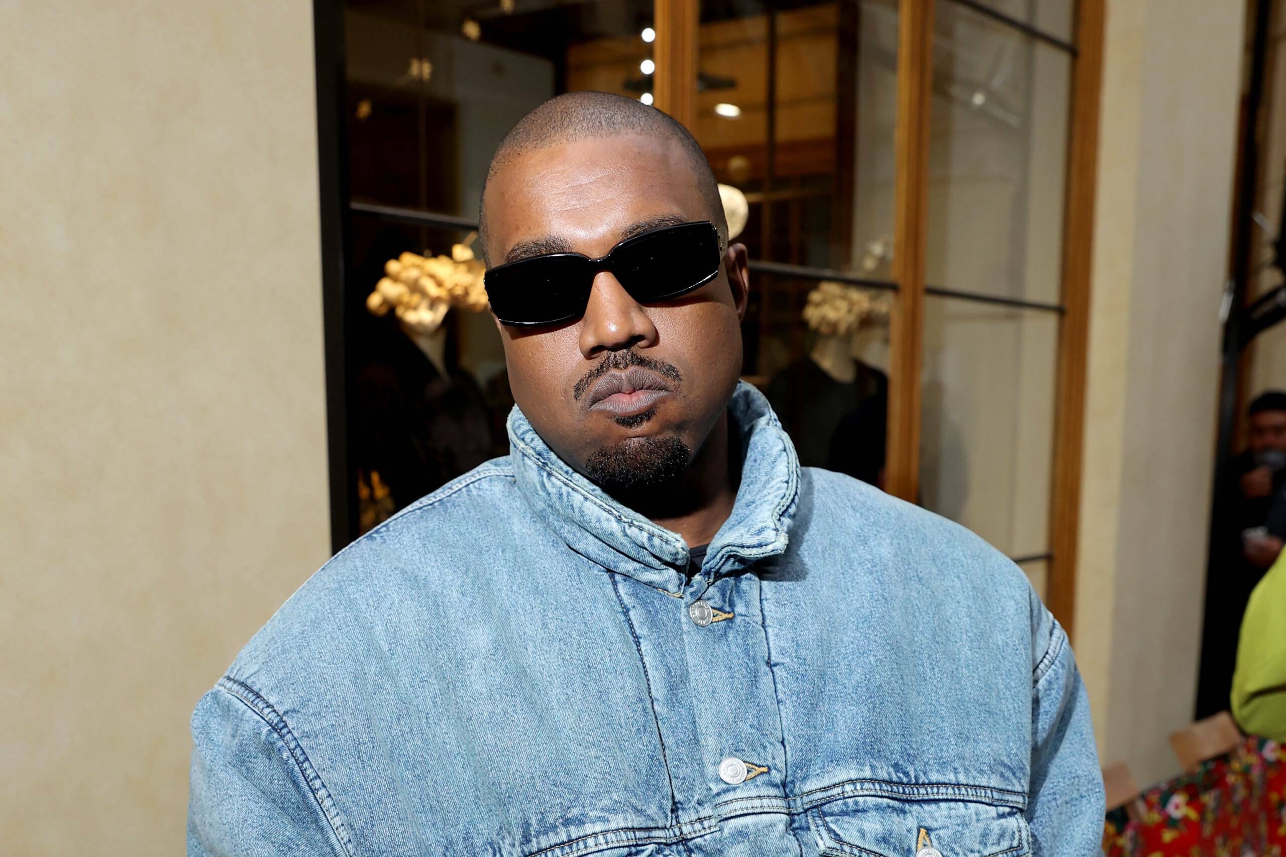 Kanye West prahlt, er hatte Hakenkreuz-Shirt-Idee „seit über 8 Jahren“