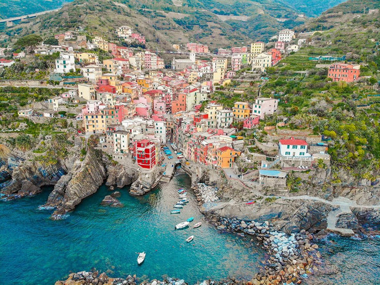 Cinque Terre, Italy, once a hidden gem, is now one of the most popular and unique places to visit in Italy. It’s known as a honeymoon destination and a foodie mecca, and a great family beach destination! But what are the best things to do in Cinque Terre? This post contains affiliate links Complete Guide [...]