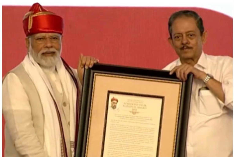 Modi in Pune: PM Receives Prestigious Lokmanya Tilak Award, Flags Off 2 Metro Lines
