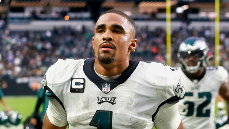 Eagles' Jalen Hurts has picture of himself after Super Bowl loss as lock  screen