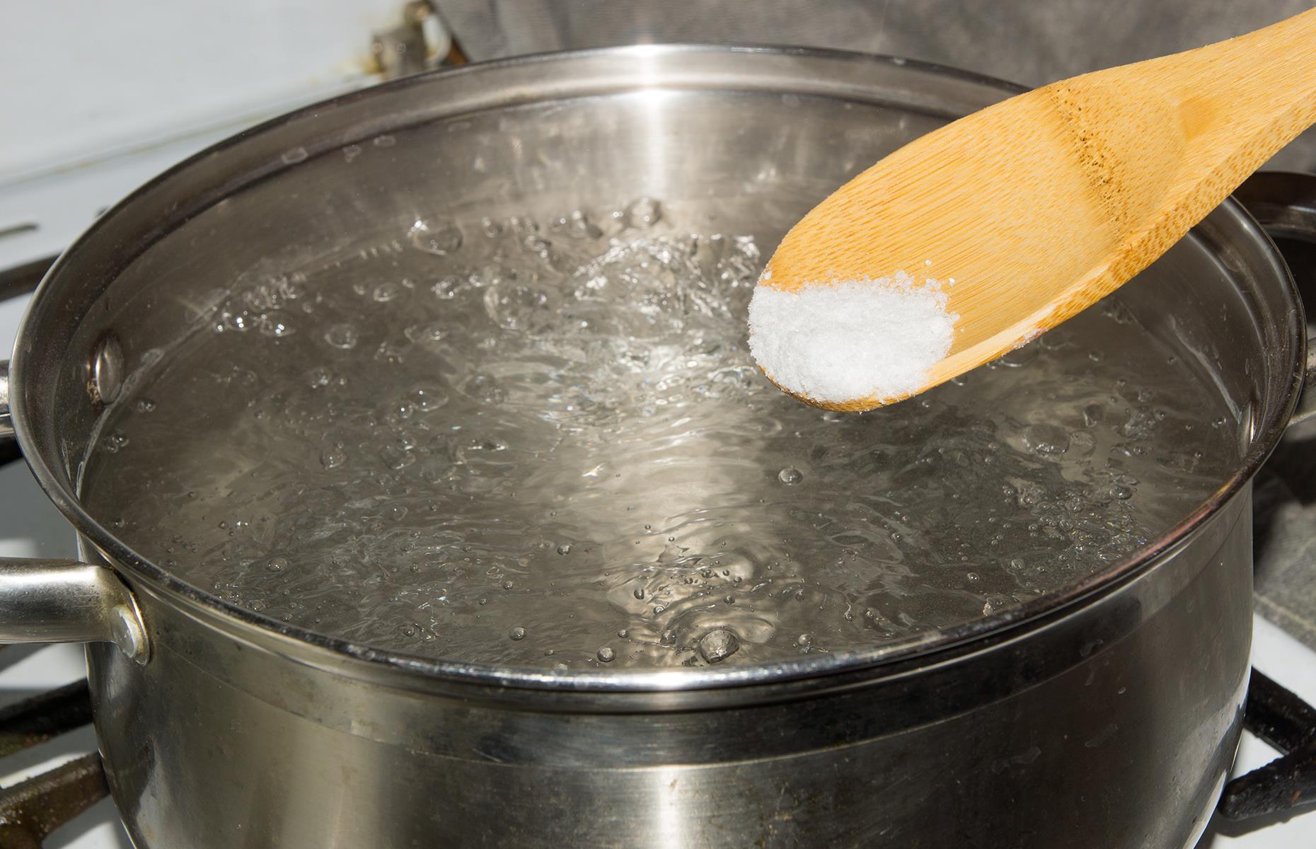 34 of the WORST cooking tips ever