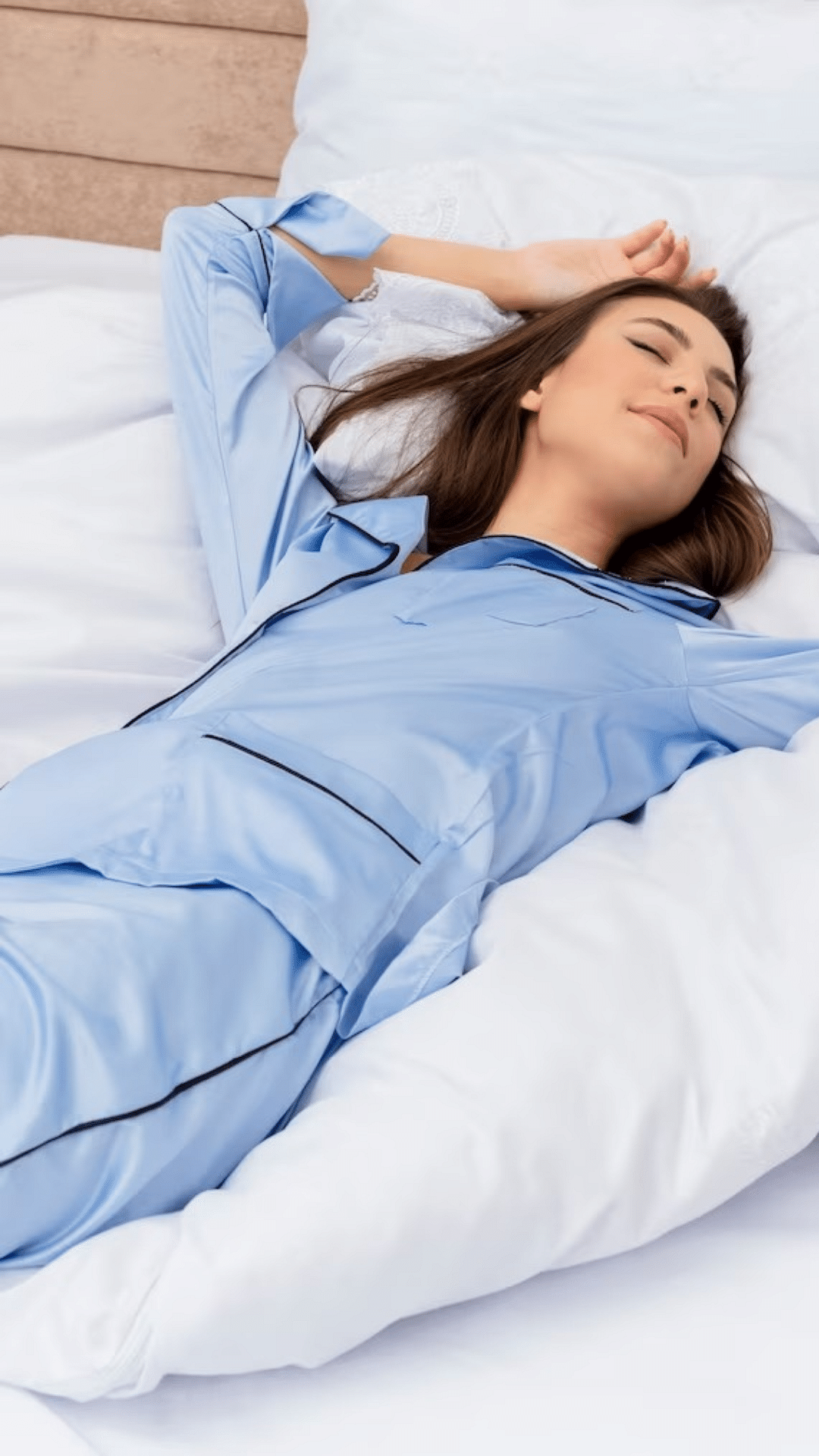 Отдыхать в постели. Сон картинки. Отдыхать на кровати. Женщина лежит в пижаме. Красивые пижамы лежат на кровати.