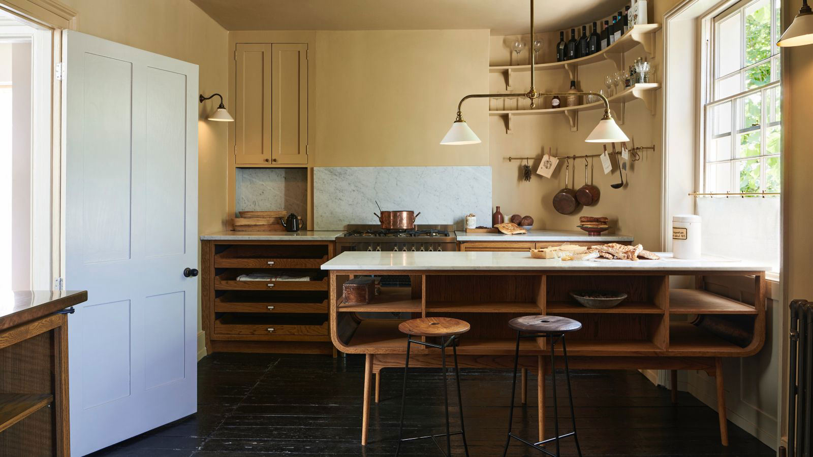 Can you fit an island into a galley kitchen? Interior design experts ...