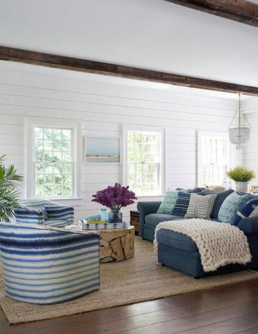 25 Laidback Coastal Living Room Ideas