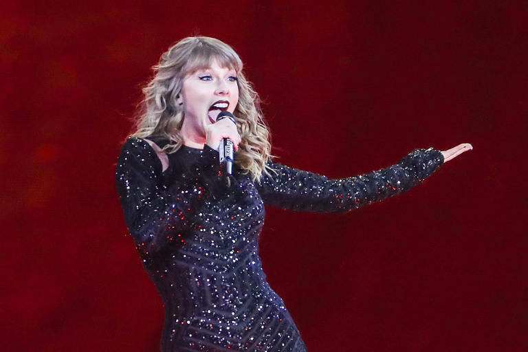 Taylor Swift performs at Lucas Oil Stadium in Indianapolis, on her "Reputation" stadium tour, Saturday, Sept. 15, 2018. The show is 2018Õs biggest single-day concert in Indianapolis.