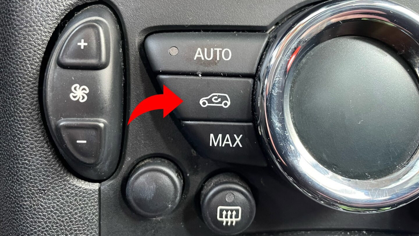 Autofenster immer beschlagen: Schuld ist oft dieser Knopf