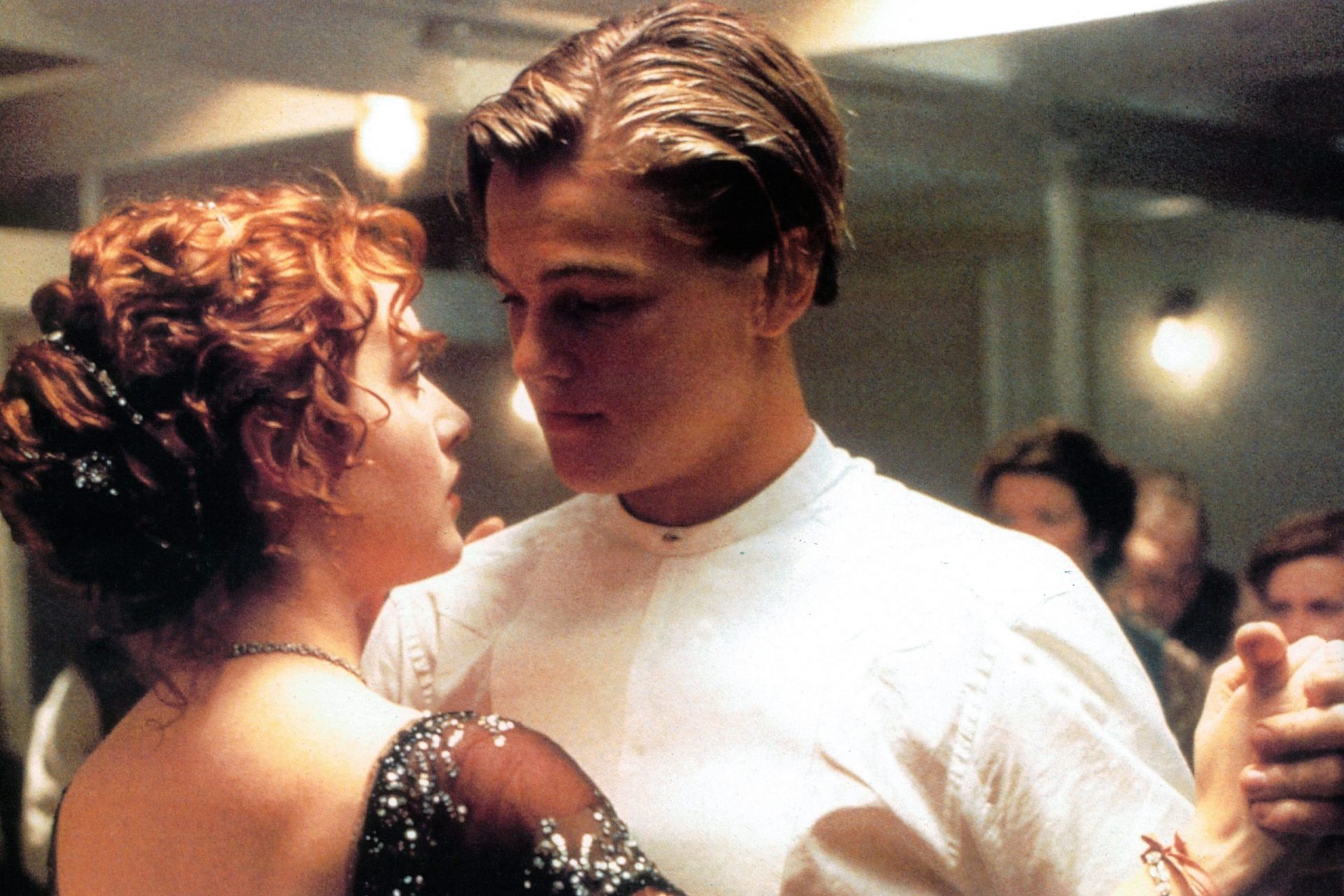 <p>Nada se compara a 'Titanic' de 1997: um épico romance de grande sucesso, com cenas icônicas de s e x o e nudez. Na época, foi o filme mais caro já feito. Além de se tornar o primeiro filme a arrecadar US$ 1 bilhão (em escala americana), em todo o mundo, ganhou 11 prêmios Oscar.</p>