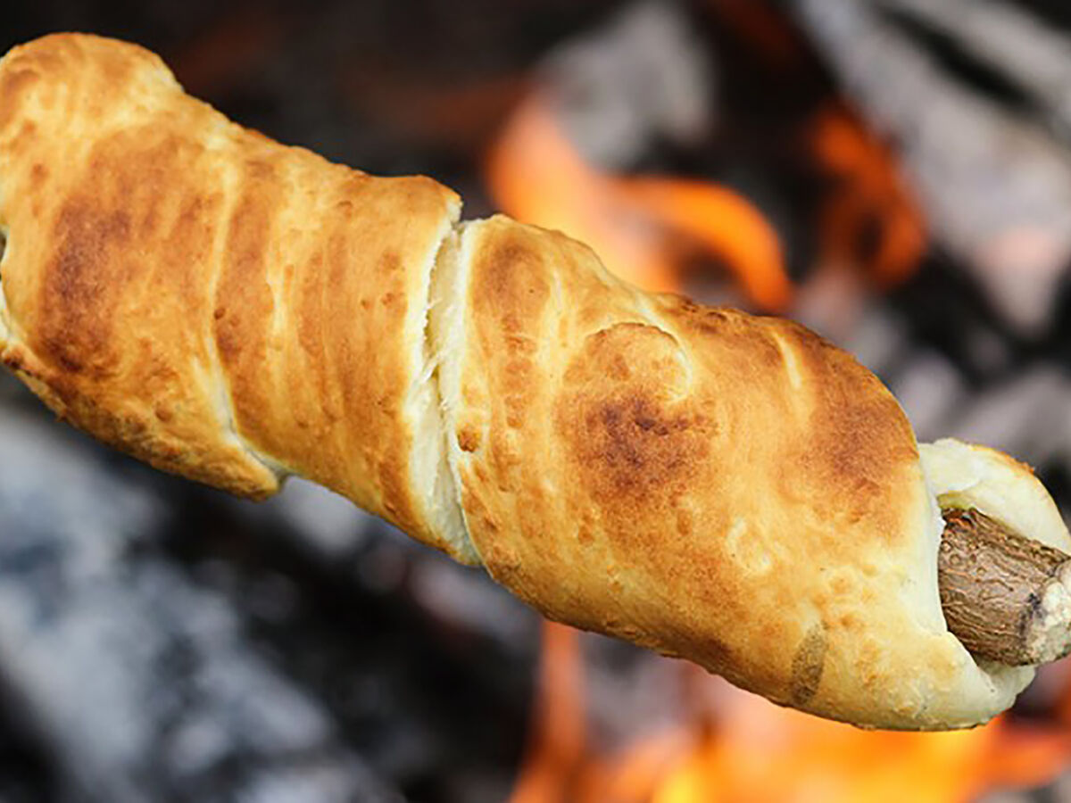 Stockbrot aus fertigem Pizzateig