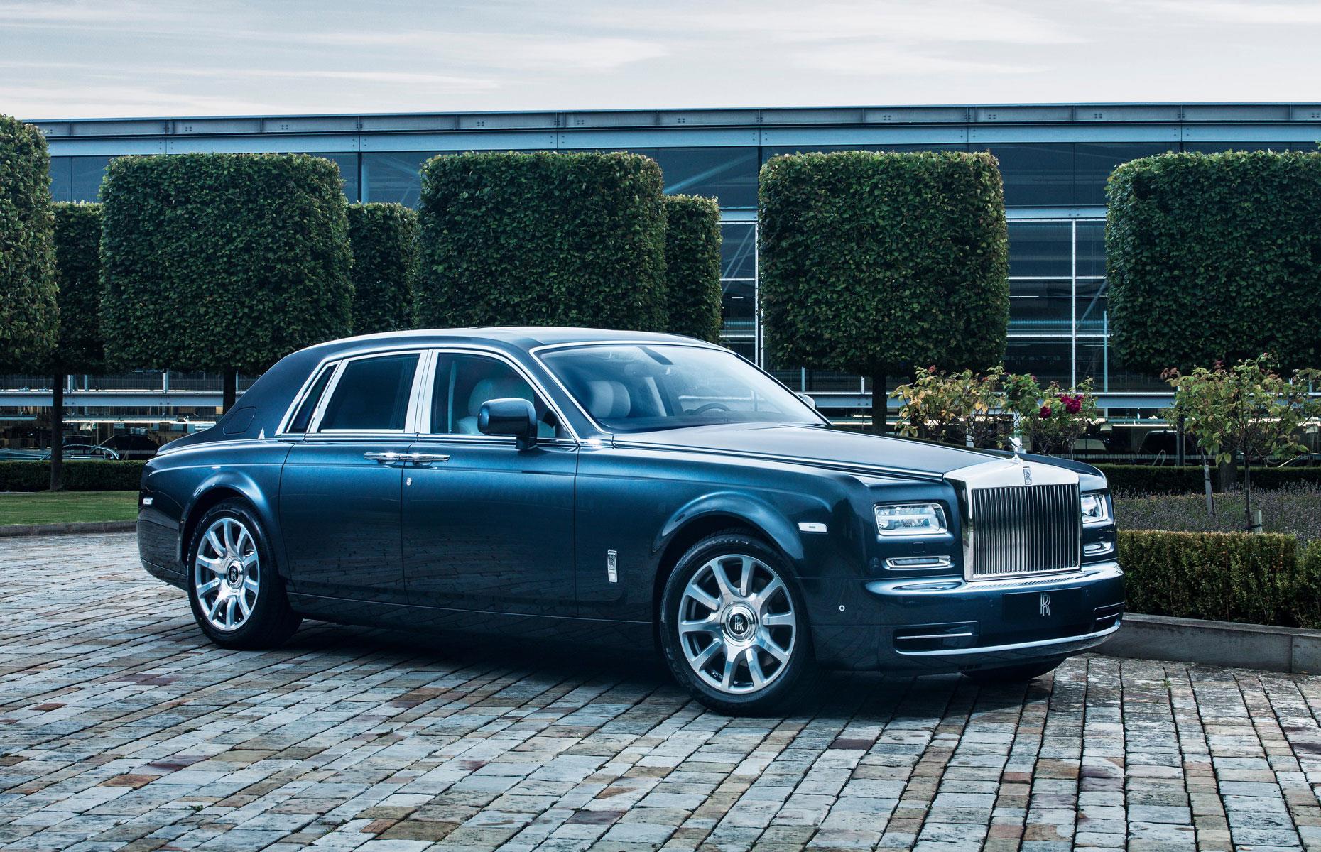 <p>Now for some classic and supercar eye candy. First up is Donald Trump's 2015 Rolls-Royce Phantom, for which he is likely to have paid something in the region of $500,000 (£324k). The vehicle of choice for the billionaire who values old-school elegance, the grand car is the priciest in Trump's collection.</p>