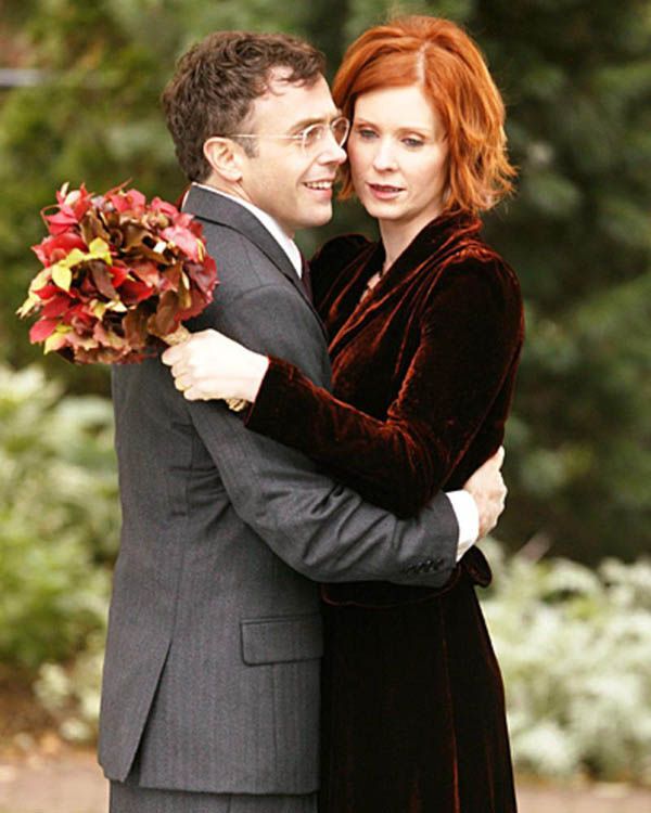 <p>Miranda Hobbes always did things her own way (see: getting adult braces and eating cake from the trash), and her wedding to Steve was no exception. She opted for a velvet outfit and a bouquet of leaves. You do you. </p>