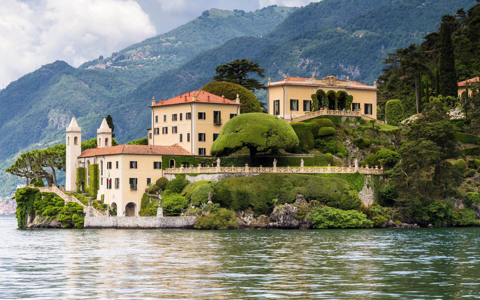 James Bond villa cuts visitor numbers as Italy battles overtourism