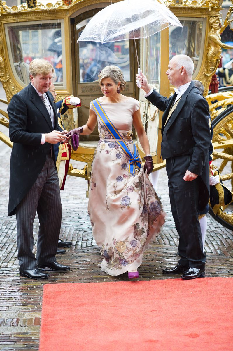 <p>At the opening of the parliamentary year in The Hague, Maxima stepped out of the royal carriage in a floral embroidered beige gown. </p>