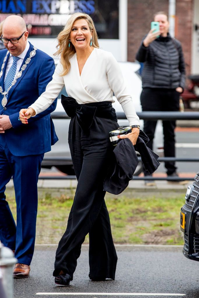 <p>A velvet bow belt added a festive touch to Maxima's black trousers and white blouse combo for a Christmas gala in the Brabanthallen in Den Bosch.</p>