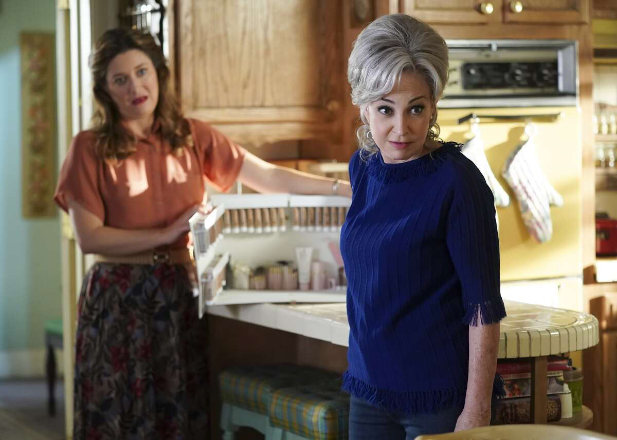 ‘young Sheldon Annie Potts Had 1 Request About Meemaws Hair When She Signed On To Play The Part