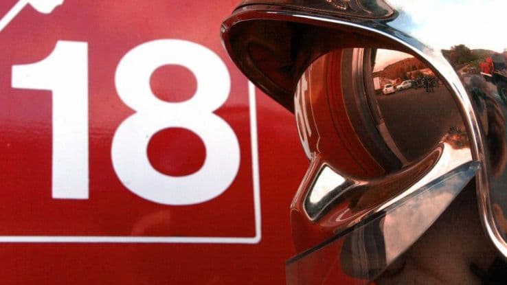cannes: une trentaine de pompiers mobilisés après l'incendie d'un appartement