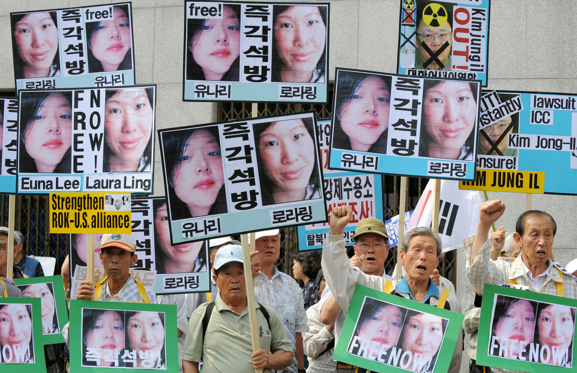 <p>On March 17, 2009, American journalists Euna Lee and Laura Ling (sister of Lisa Ling) were arrested in North Korea, after crossing the border from China without a visa.</p><p><a href="https://www.msn.com/en-us/community/channel/vid-7xx8mnucu55yw63we9va2gwr7uihbxwc68fxqp25x6tg4ftibpra?cvid=94631541bc0f4f89bfd59158d696ad7e">Follow us and access great exclusive content every day</a></p>