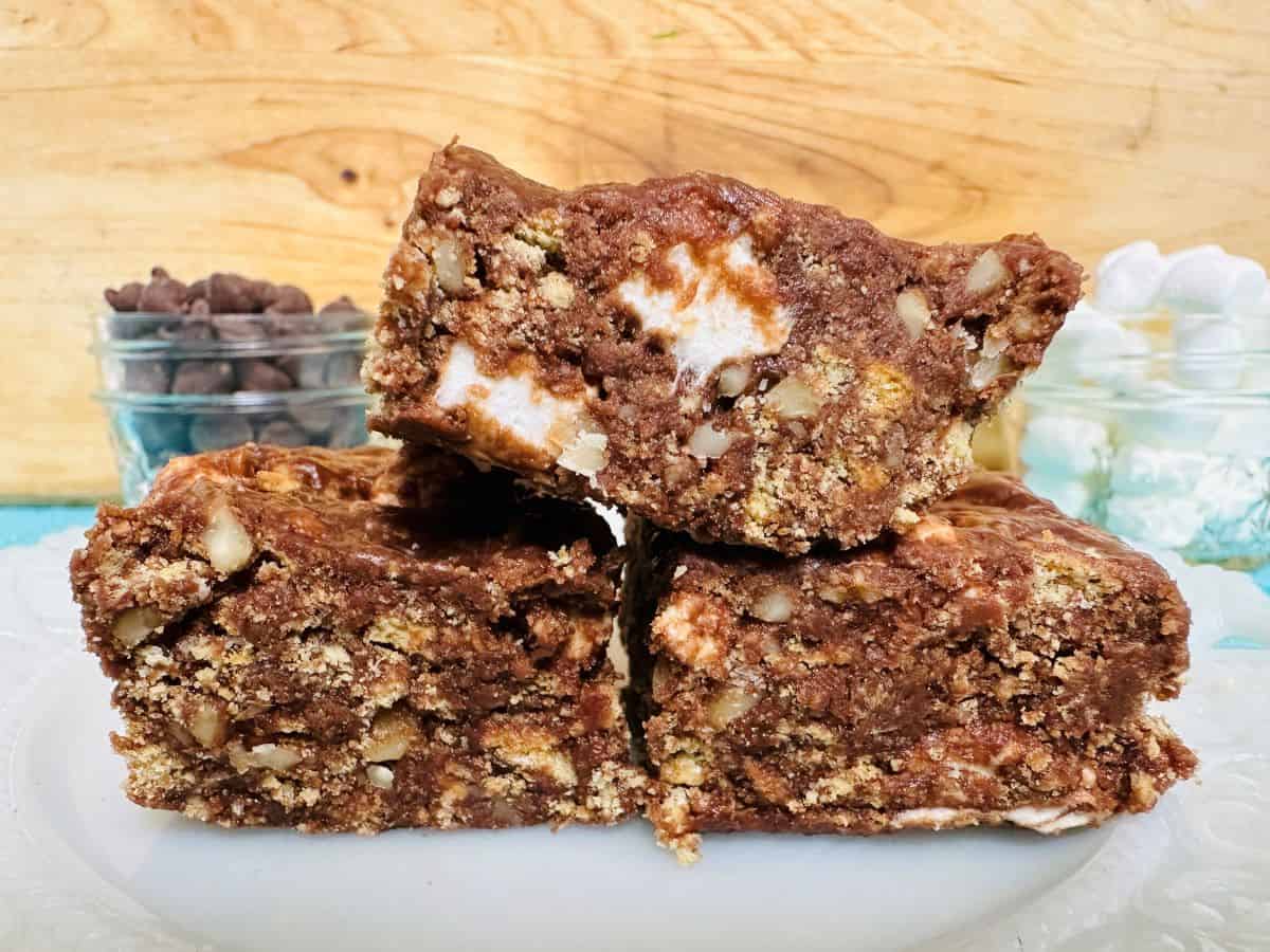 <p>No Bake Brownies are quick, easy to make, and full of fudgy flavor that your guests will love. No oven is required for this delicious treat. <br><strong>Get the Recipe: </strong><a href="https://reallifeoflulu.com/no-bake-brownies/?utm_source=msn&utm_medium=page&utm_campaign=msn">No Bake Brownies</a></p>