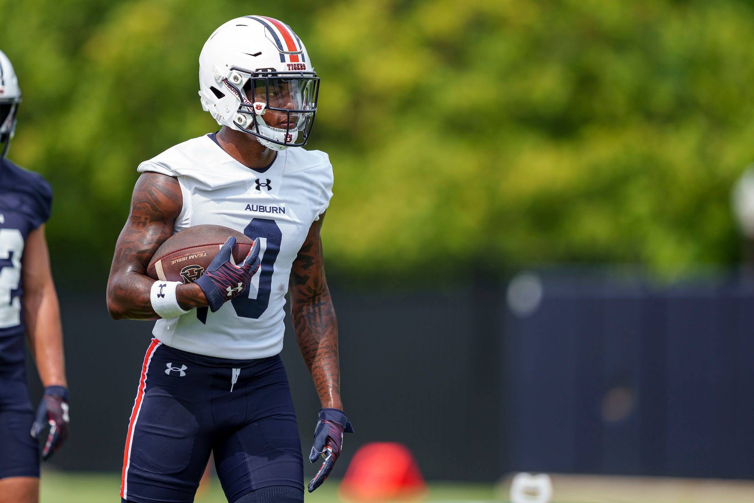 Auburn Football Adds Second Transfer Commitment Of Day In Former Texas ...