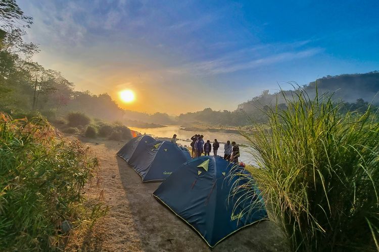 В Турцию с палатками у моря. Море пляж палатка. Bukit Asah Bali Camp. Like local Hilltop Camping. River camp