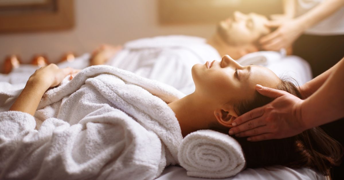 <p> For an extra fee, those looking to indulge in a little me time can often schedule as many spa services as they’d like — from facials to full-body massages and even mani-pedis. </p> <p>  <p class=""><a href="https://financebuzz.com/top-cash-back-credit-cards?utm_source=msn&utm_medium=feed&synd_slide=13&synd_postid=11344&synd_backlink_title=Earn+up+to+5%25+cash+back+when+you+shop+with+these+leading+credit+cards&synd_backlink_position=8&synd_slug=top-cash-back-credit-cards">Earn up to 5% cash back when you shop with these leading credit cards</a></p>  </p>