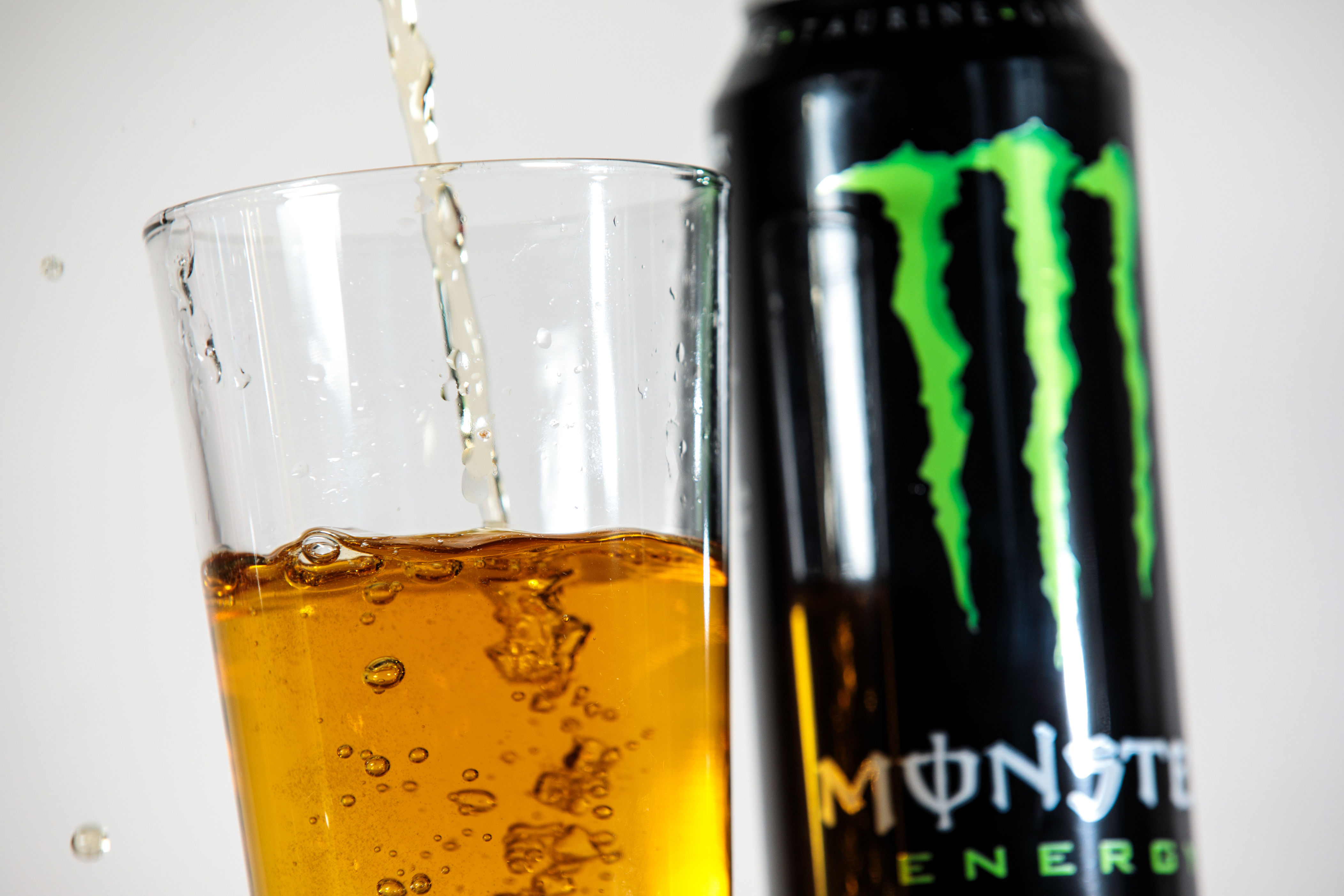 Beer monster. Prime Энергетик. Энергетические напитки в Дубае. Пивной монстр.
