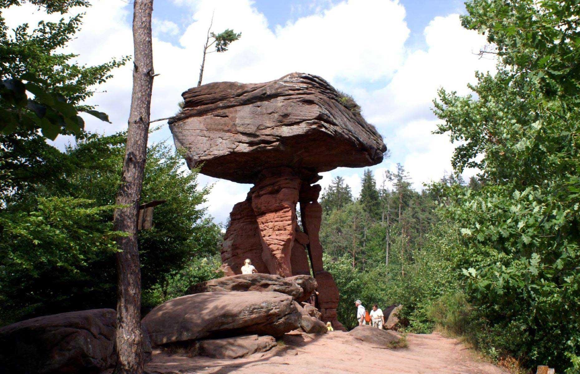 чертов стол в борках