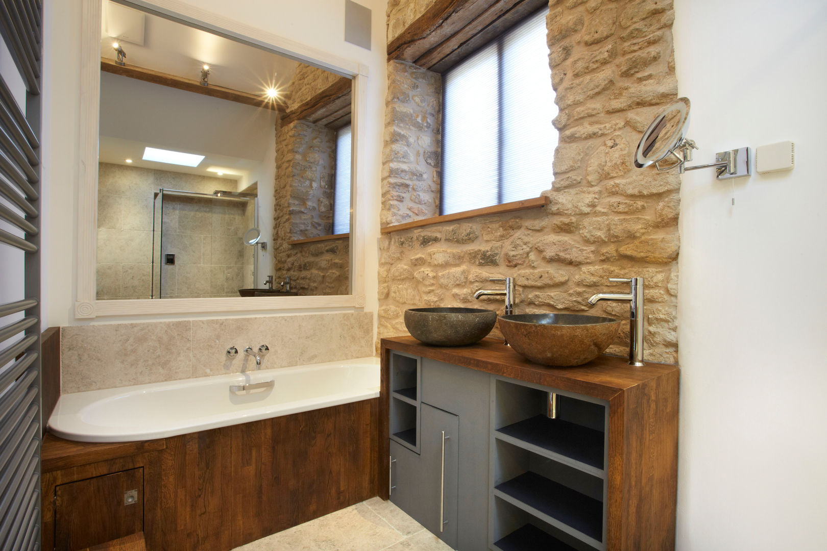 baños con madera y piedra: una increíble combinación