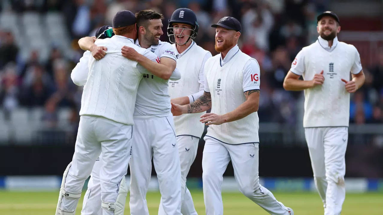 4th Ashes Test Mark Wood puts England on the brink of victory against