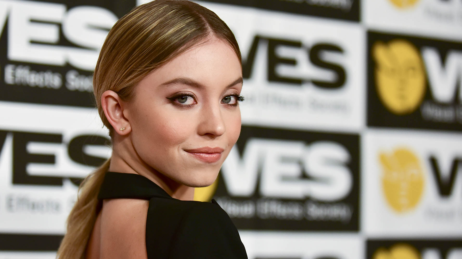 Sydney Sweeney, so hot she's the new Jane Fonda in 'Barbarella'?