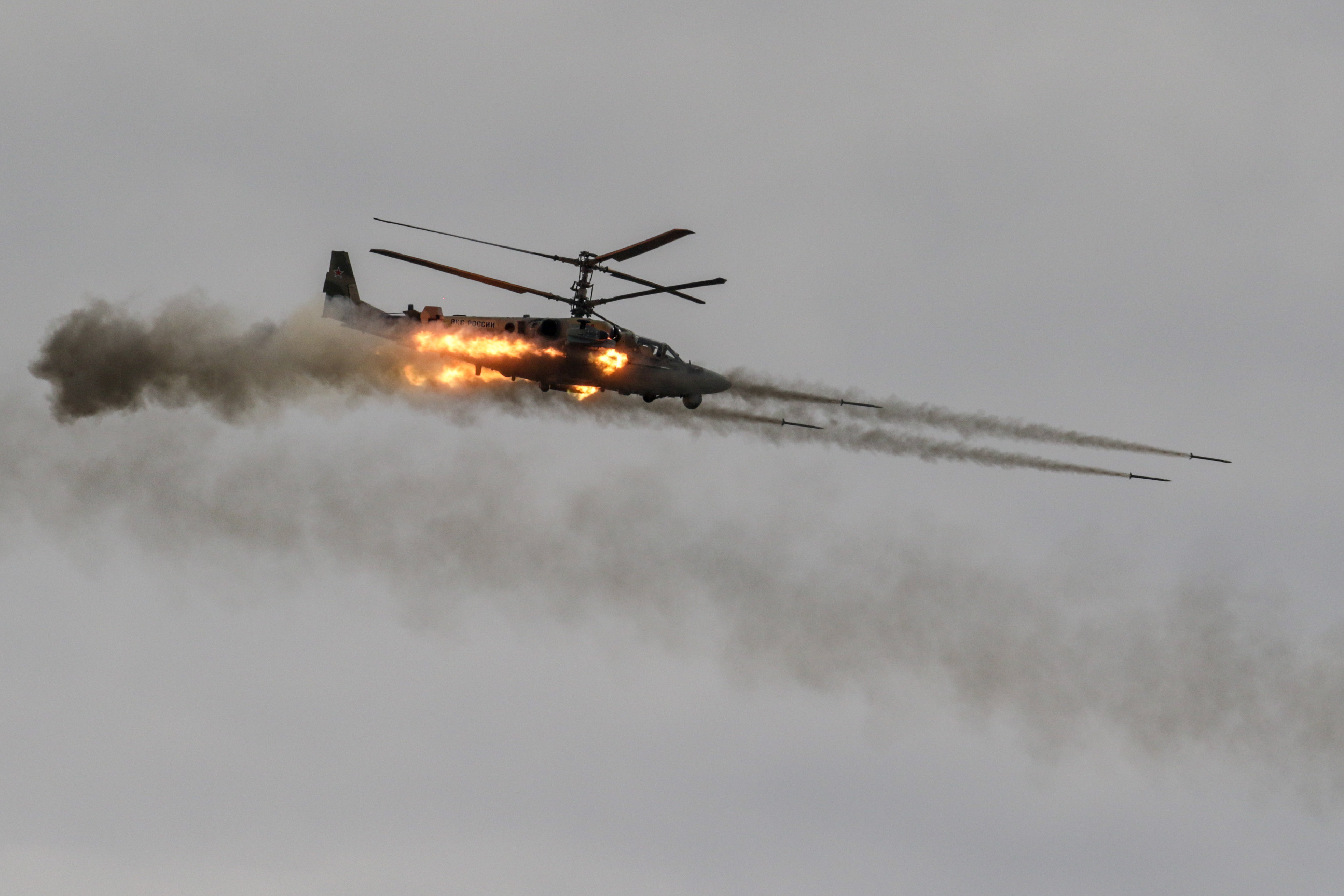 Вертолет хищник. Ка-52 вертолёт подбитый. Ка-52 вертолёт. Ка-52 на Украине. Ка-52 Аллигатор на Украине.
