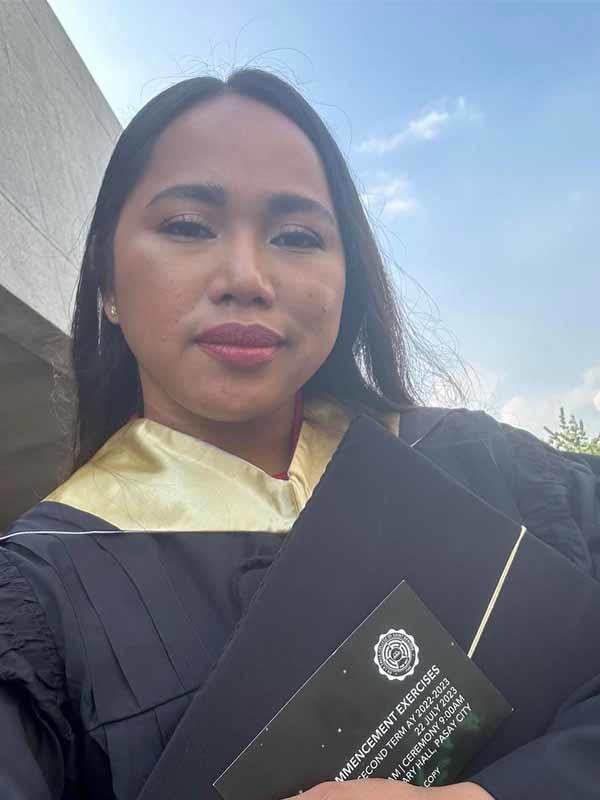 Graduation photo of Hidilyn Diaz