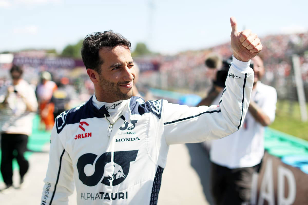 F1 News: Signed Daniel Ricciardo Painting And Insane Formula One ...