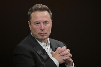 Elon Musk approva post antisemita su X e scoppia la polemica: Ibm ritira la pubblicità