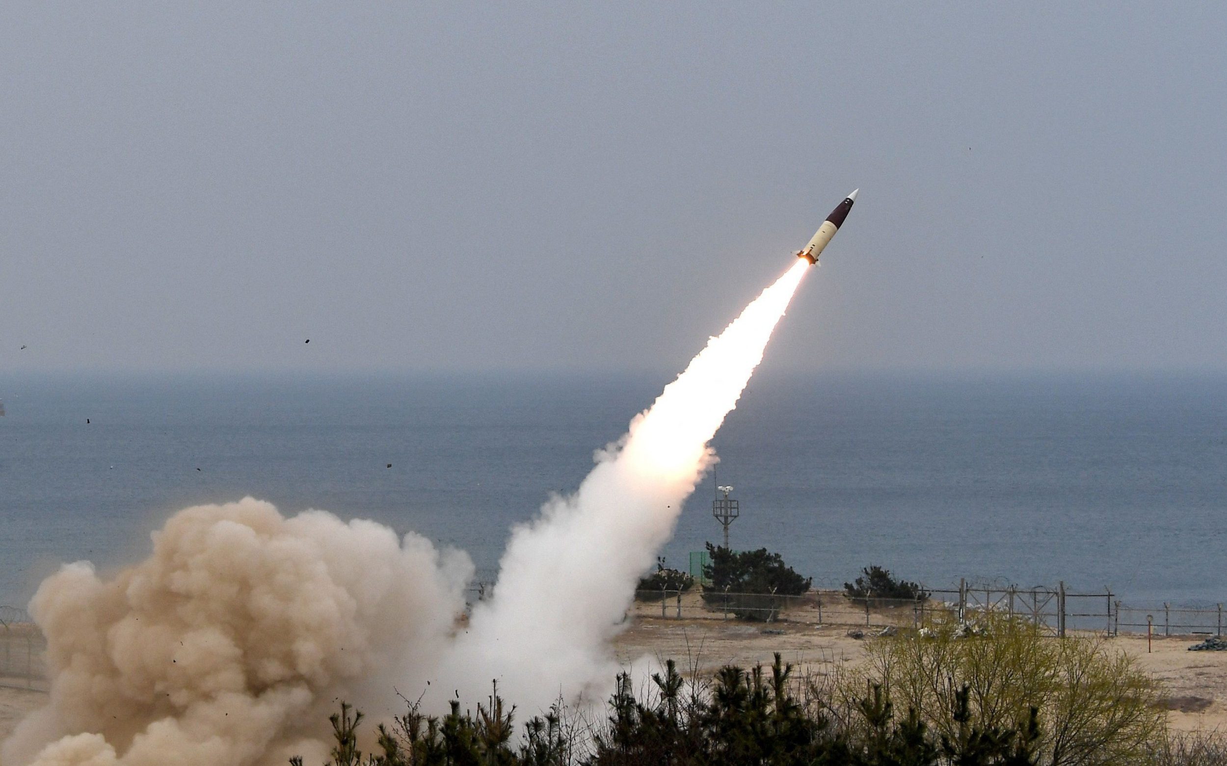Россия использует ракеты. MGM-140 atacms. Ракета MGM-140 atacms. Ядерная ракета Минитмен 3. КНДР запустила баллистическую ракету в сторону японского моря.