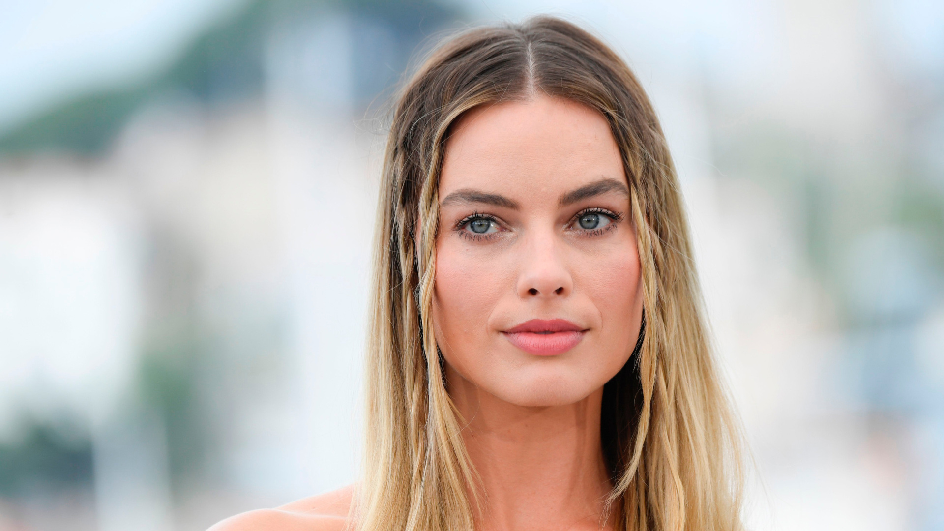 Margot Robbie Was Having the Best Time Ever at a Hockey Game With