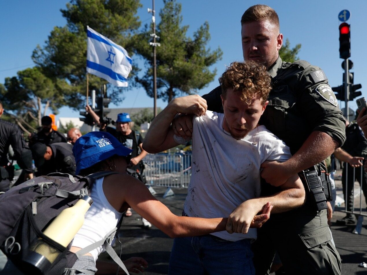 Совершение морского протеста. Протесты против реформы в Израиле. Протесты в Тель Авиве. Протесты в Москве. Протест против нейросетей.