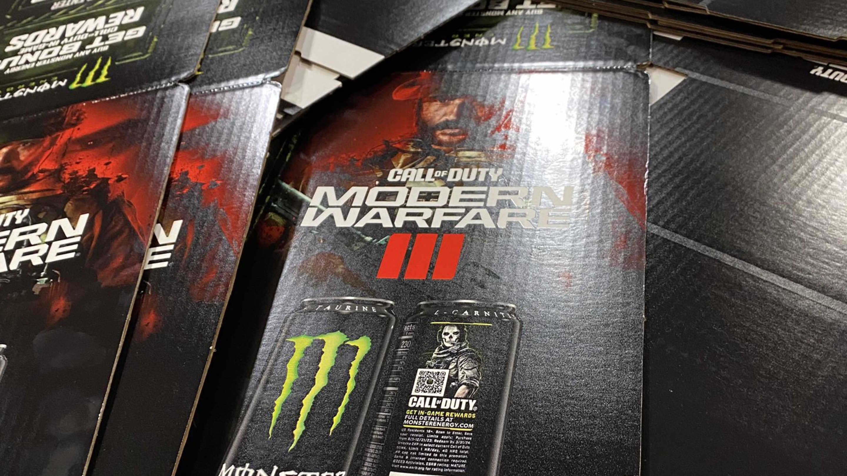 Call of duty 2023 отзывы. Call of Duty: Modern Warfare III (2023). Новая Call of Duty 2023. Набор Monster Energy Cluth Cod MW 3. Monster коллаборации Call of Duty.
