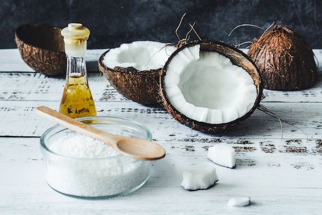 ingredientes naturales, resultados asombrosos: mascarilla de aceite de coco y aloe vera para un cabello sano