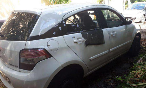 Furos de bala no carro onde estava a vereadora Marielle Franco Foto: Constanza Rezende/Estadão