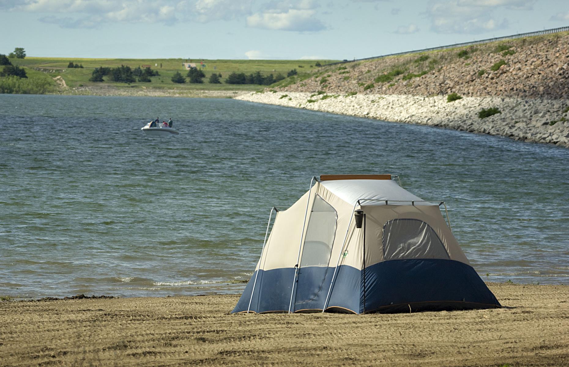 The vast Swanson Reservoir State Recreation Area is one of the finest places to camp in the Cornhusker State. The vast body of water – which takes over a pocket of southwestern Nebraska – is a haven for boaters and kayakers, and you can camp inches from the water on the broad sand and grass banks.