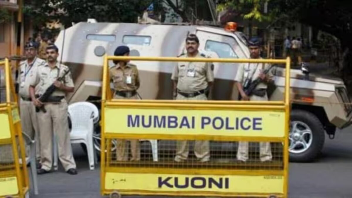 Facing Manpower Shortage Mumbai Police To Outsource 3000 Personnel 