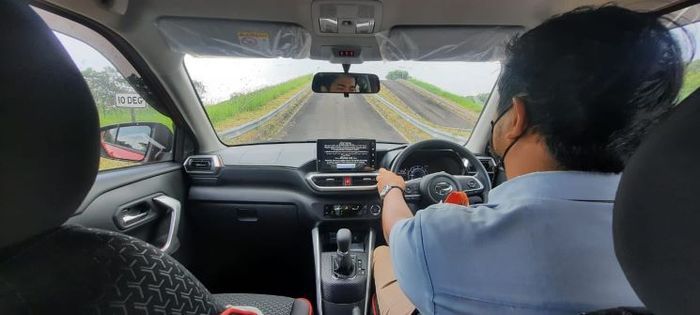 Tips Ampuh Melewati Tanjakan dengan Mobil Matic