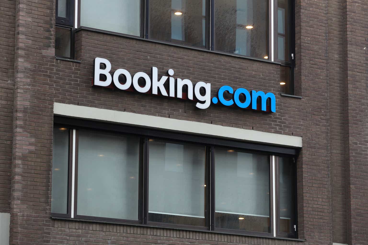 Booking holding. Офис booking Амстердаме. Booking com офис. Booking Office. Booking holdings.