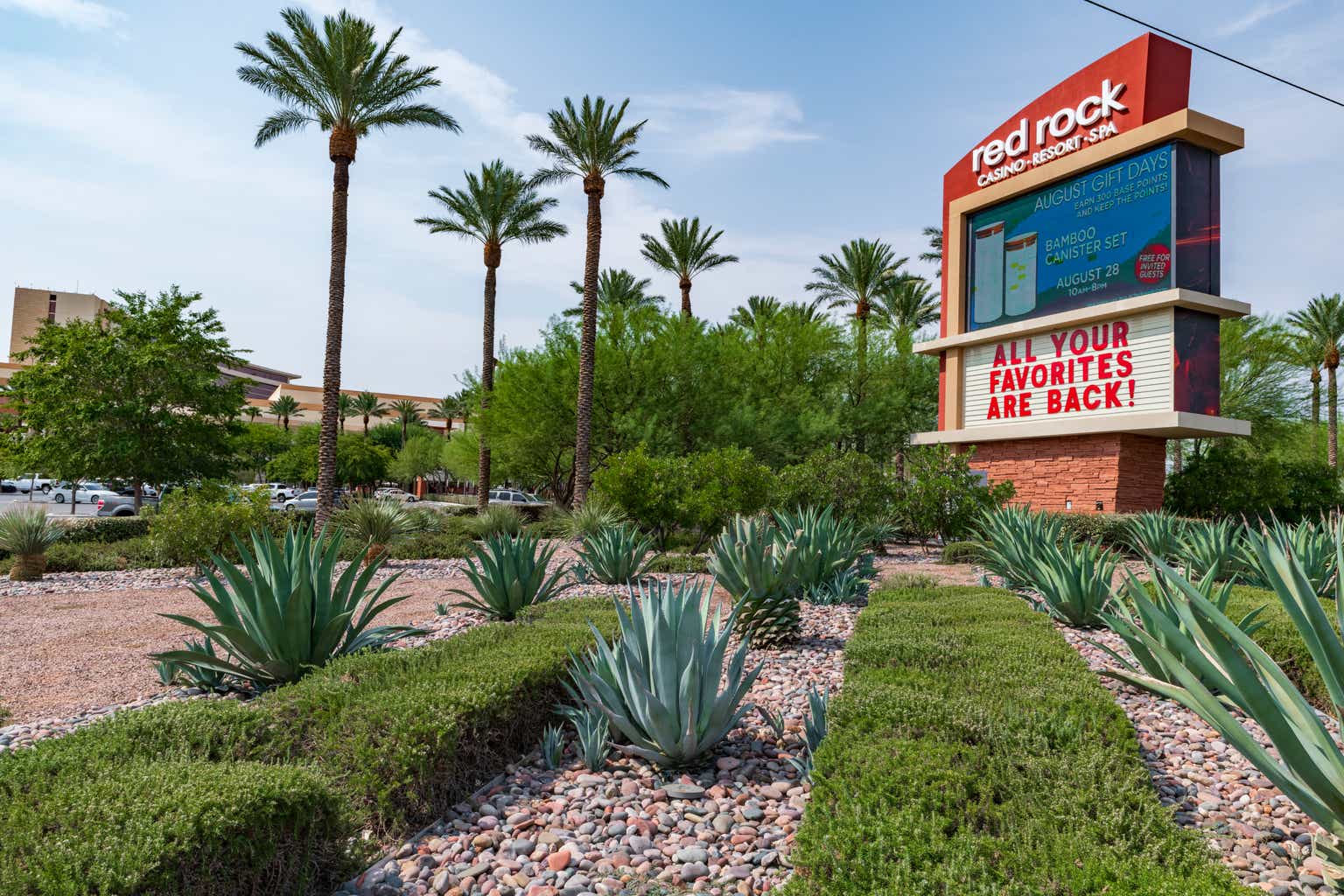 Red Rock Resorts tops revenue expectations, declares special dividend