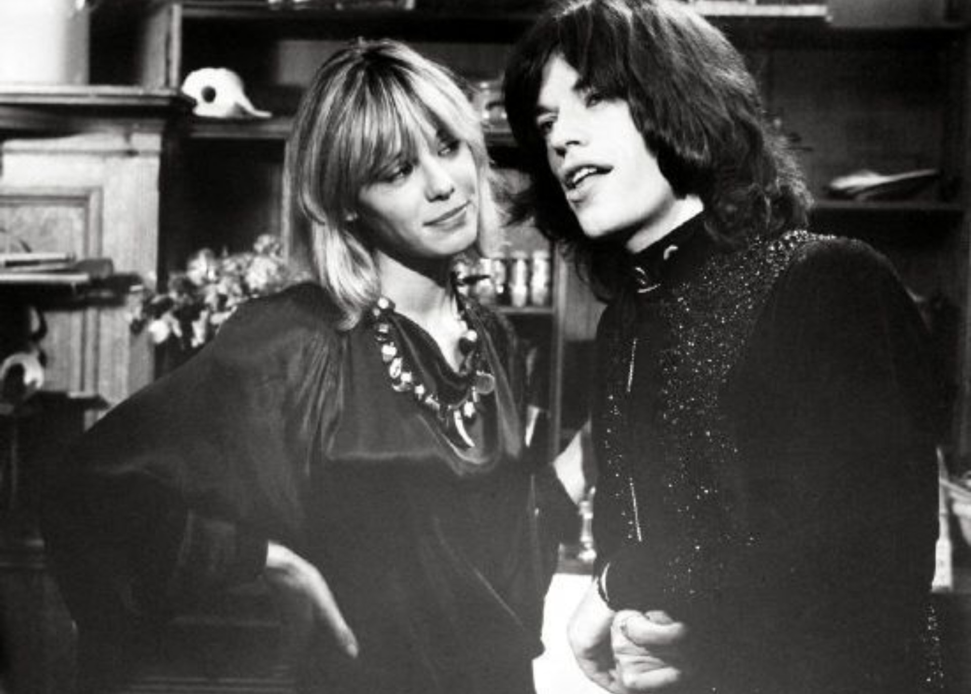 Elizabeth Debicki: Elegance in Every Frame