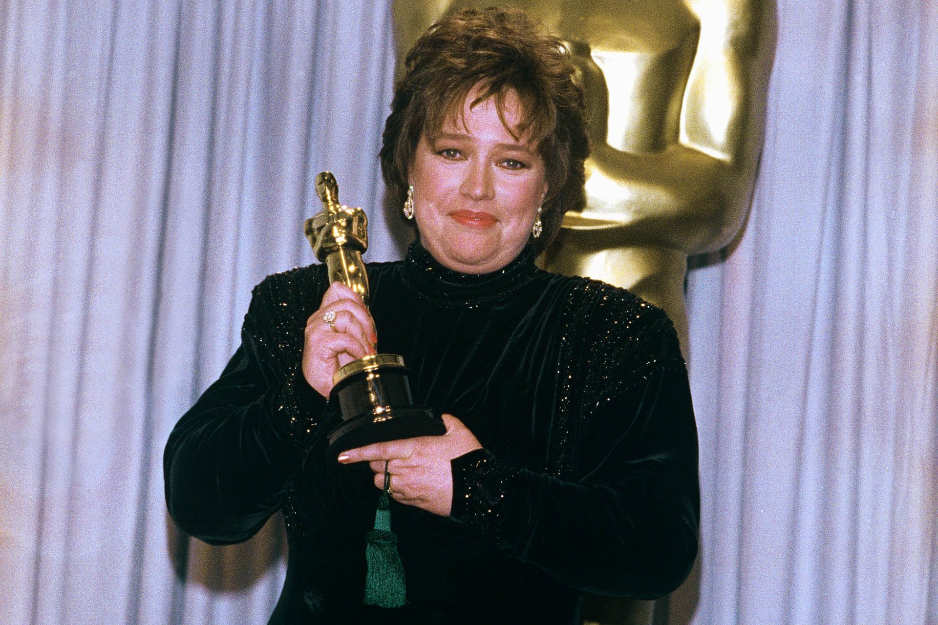 <p>Con 42 años, Kathy Bates cumplió su sueño de llegar a Hollywood y, además, lo hizo a lo grande, pasando de ‘la nada’ a llevarse el Oscar a mejor actriz superando a la magnífica Julia Roberts de ‘Pretty Woman’, a Anjelica Huston, a Meryl Streep y a Joanne Woodward.</p>